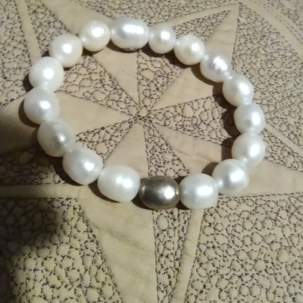 Stylish Pearl Bracelet with Single Silver Bead